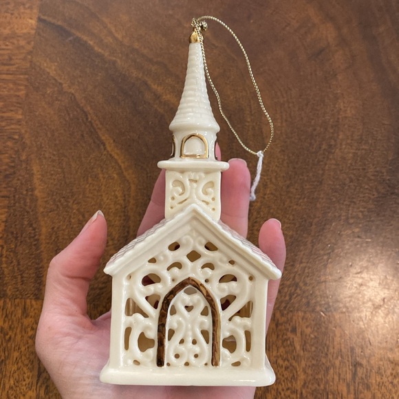 NWOT Ceramic Church with gold detail Ornament - Picture 9 of 9